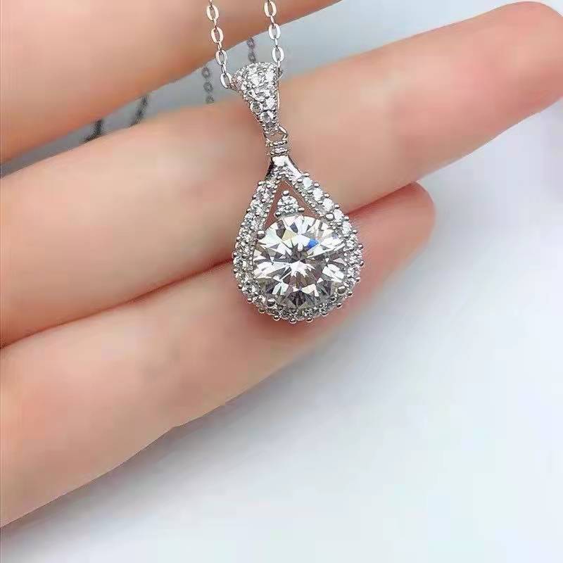D Color Moissanite Exquisite Luxury Fashion Water Drop Pendant Necklace